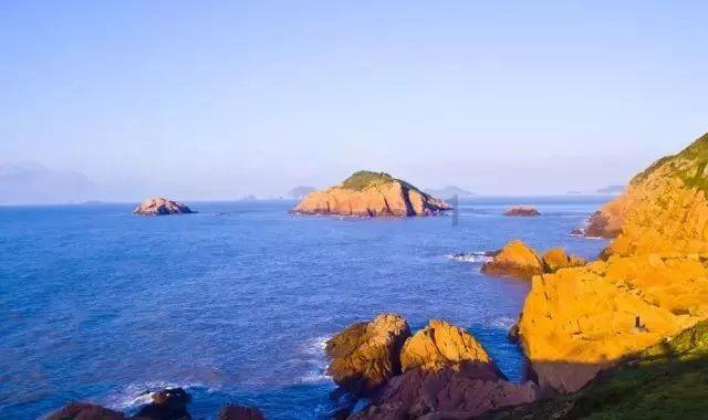 波兰斯涅日卡山日出 游客观赏壮丽晨景