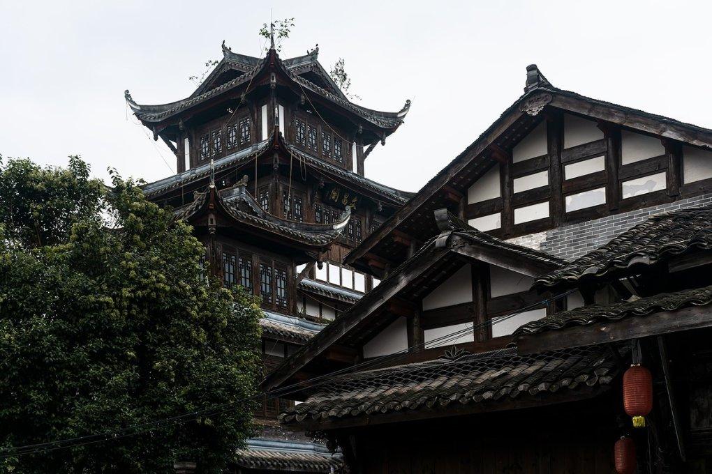 将一个长为a，宽为b的矩形分为六个相同的小矩形，然后在矩形中画出形如字母M的图形，记字母M的图形面积为游戏画面