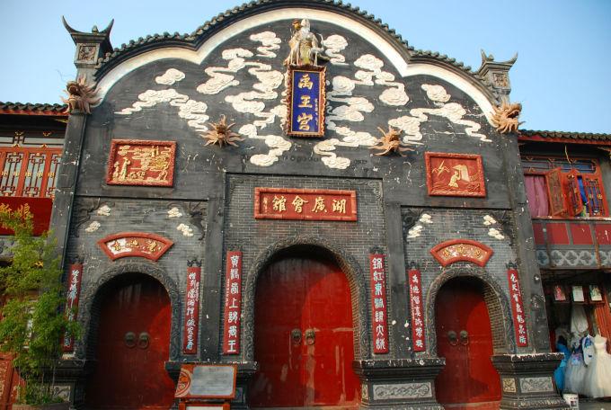 逃离空旷大街