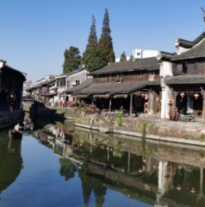 将一个长为a，宽为b的矩形分为六个相同的小矩形，然后在矩形中画出形如字母M的图形，记字母M的图形面积为游戏画面