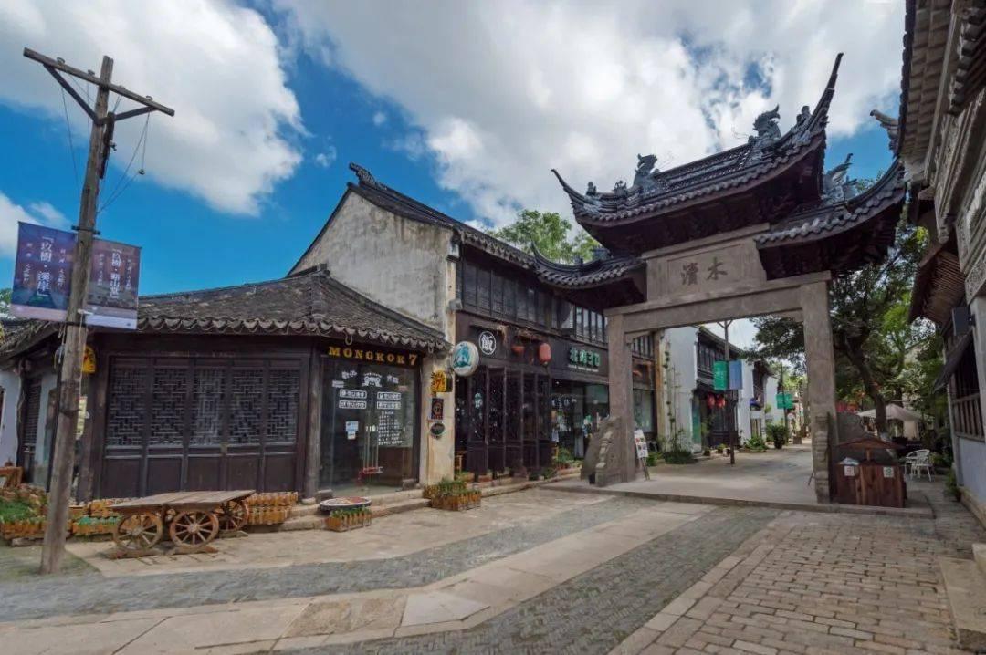 龙皓晨从梦幻天堂出来后意外得知一件事,难怪那么多人都不想成神