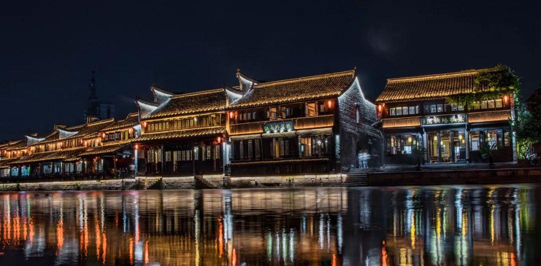 我长的丑。没有别人漂亮，整天都在意自己比不上她们好看，不如她们漂亮？没有她们一点点的漂亮好看？